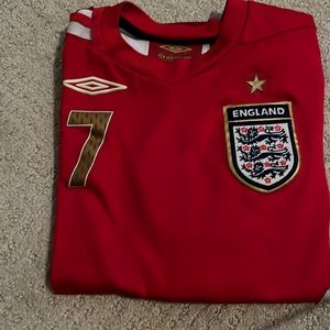 Beckham England soccer jersey. Youth small.